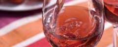 男性每天喝250毫升左右的葡萄酒,能够减少有害胆